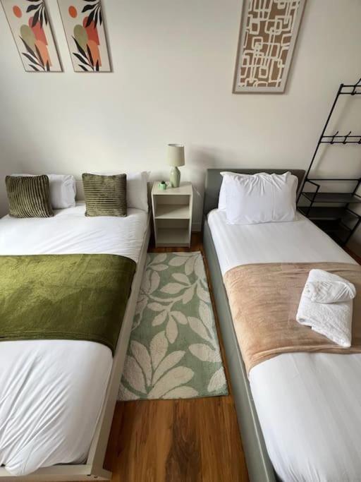 2 Bedroom Apartment Near Station Londres Extérieur photo