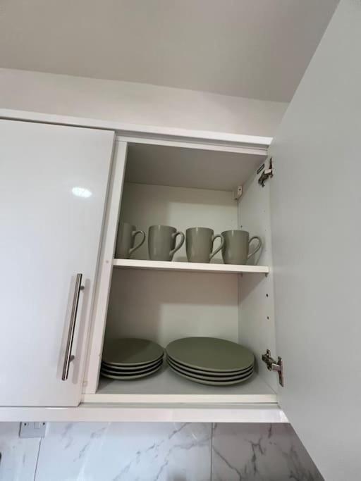 2 Bedroom Apartment Near Station Londres Extérieur photo