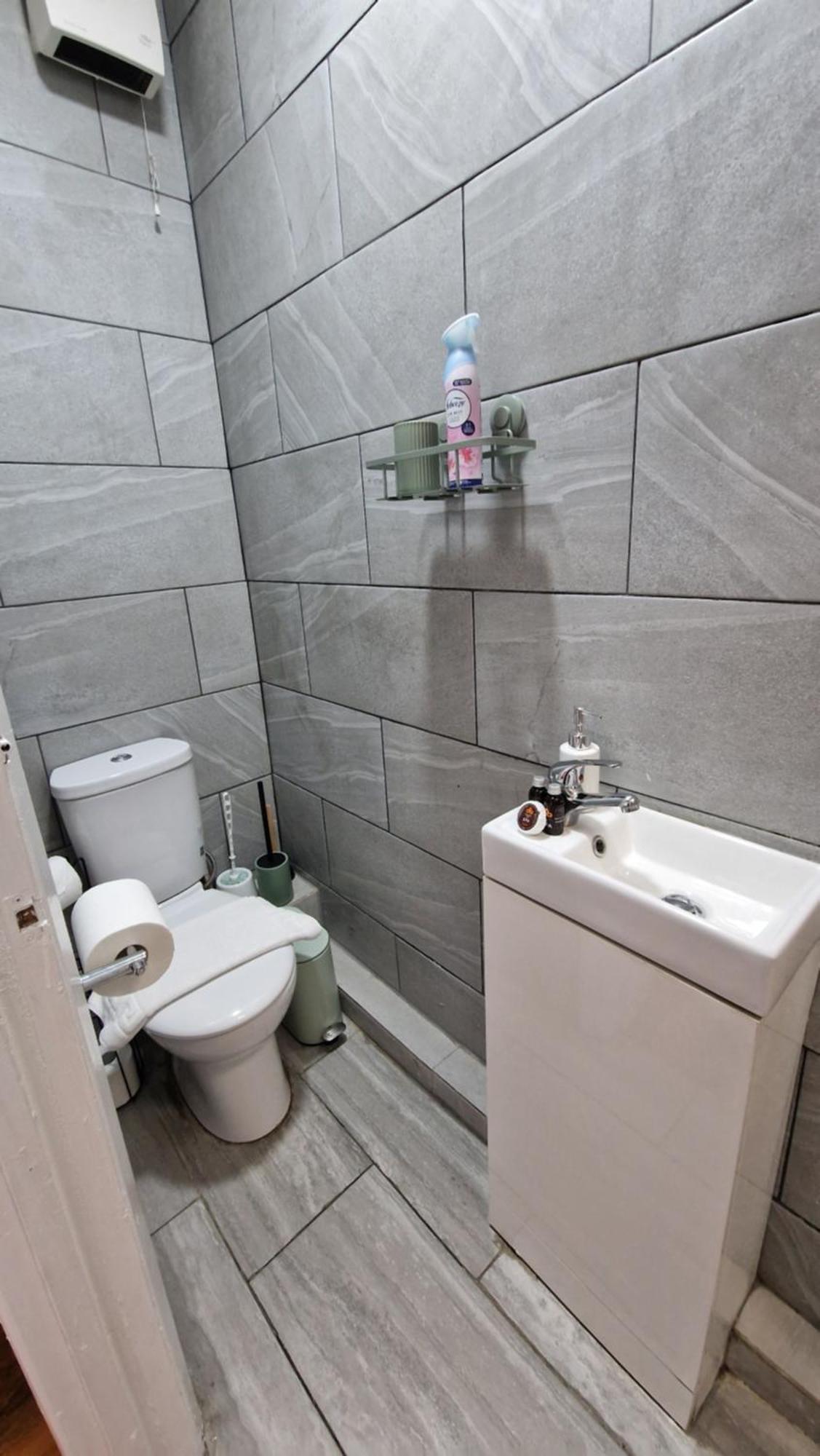 2 Bedroom Apartment Near Station Londres Extérieur photo